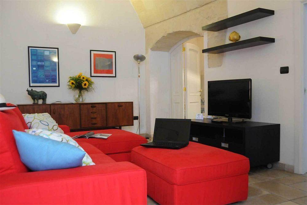 Sacre Bleu Apartments Лечче Экстерьер фото